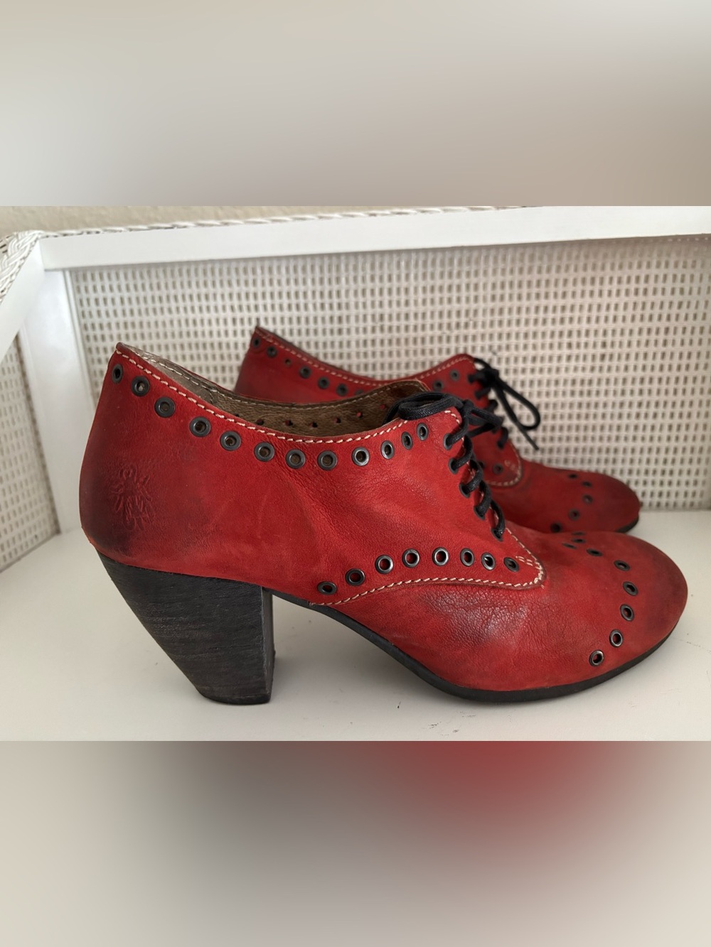 Fly London Red Distressed Leather Lace-Up Heeled Oxfords with Eyelet Detail - Picture 2 of 11
